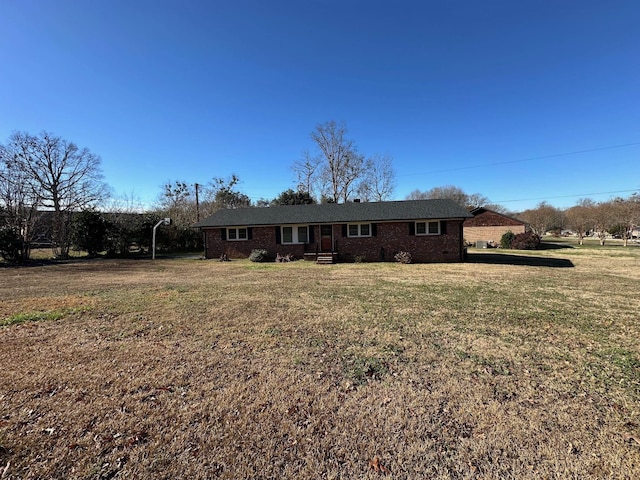 ranch-style house featuring a front lawn