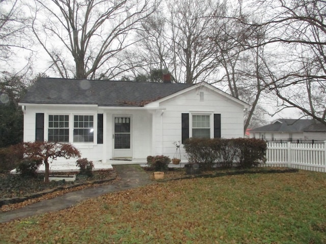 view of front of home with a front lawn