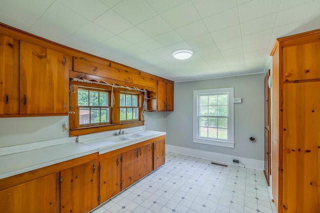 kitchen featuring ornamental molding