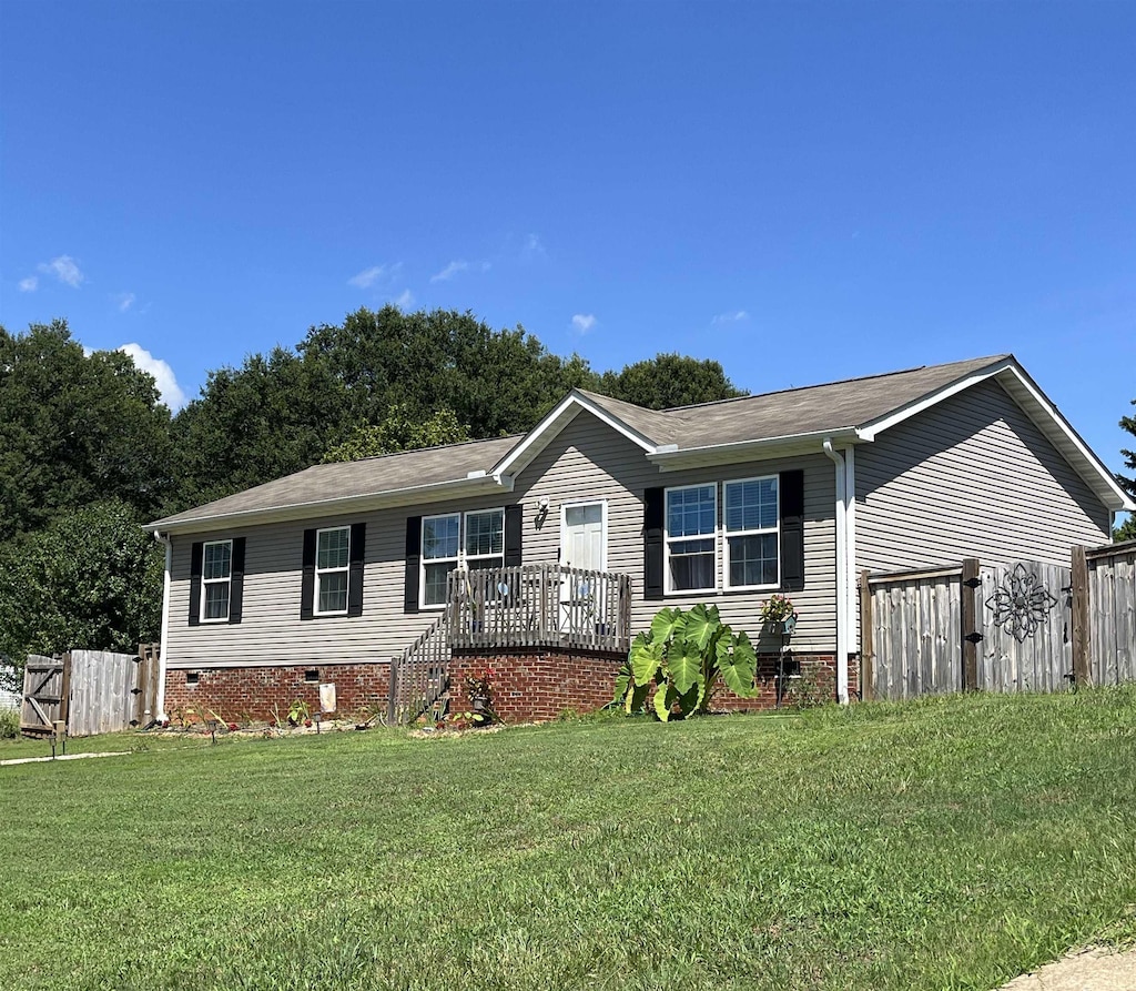 view of front of home with a front yard