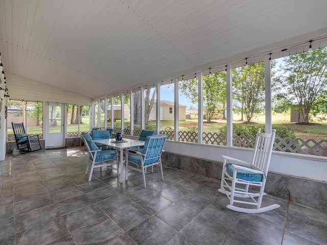 sunroom / solarium with vaulted ceiling