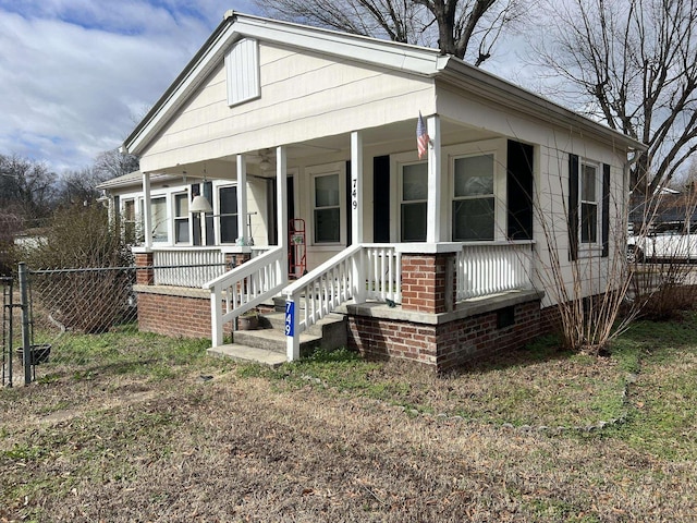 view of front of property featuring a porch