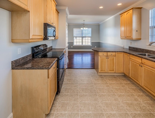 kitchen with sink, a notable chandelier, kitchen peninsula, decorative light fixtures, and black appliances