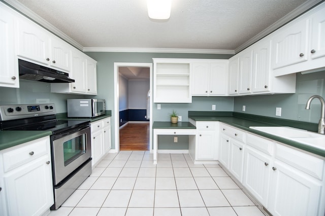 kitchen featuring a textured ceiling, stainless steel appliances, ornamental molding, and sink