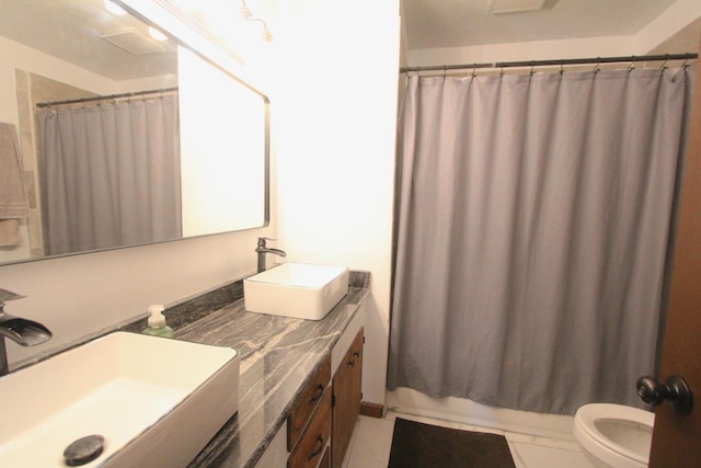 full bathroom featuring shower / tub combo with curtain, vanity, and toilet