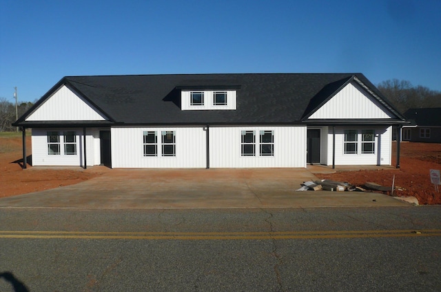 view of modern farmhouse