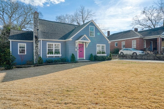 view of front of home with a front lawn