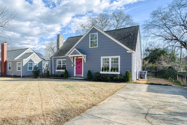 view of front of house with a front yard