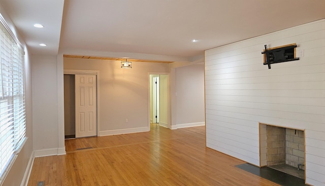 unfurnished room featuring a healthy amount of sunlight and light hardwood / wood-style flooring