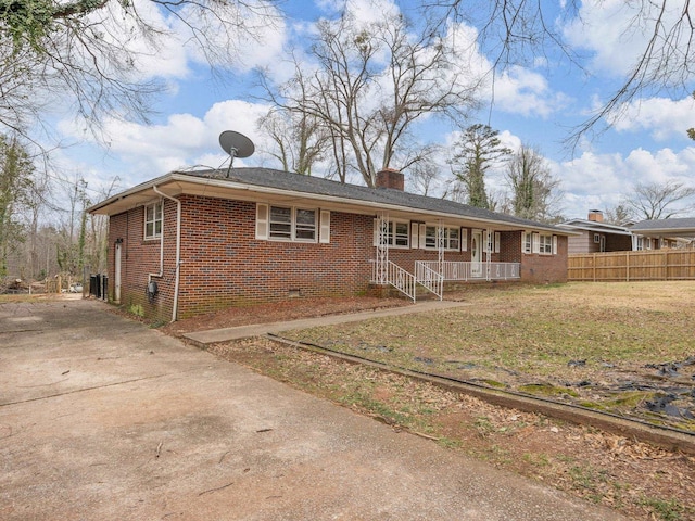 view of front of home with a front yard