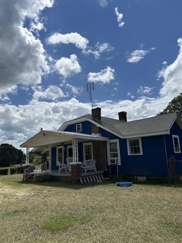 view of front of house with a porch and a front lawn