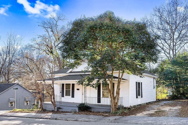 view of front of property featuring a porch