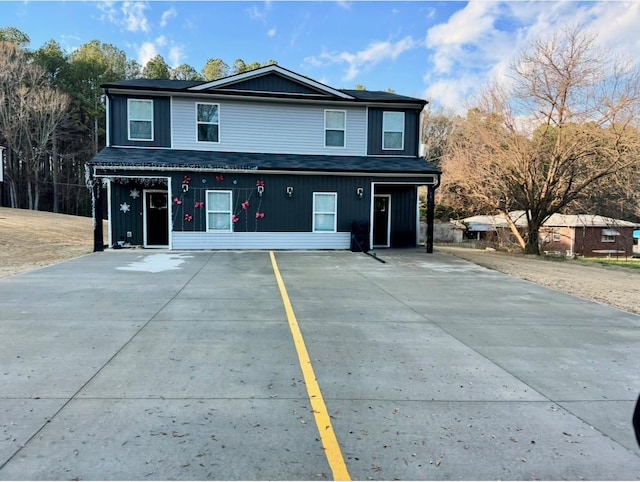 view of front property