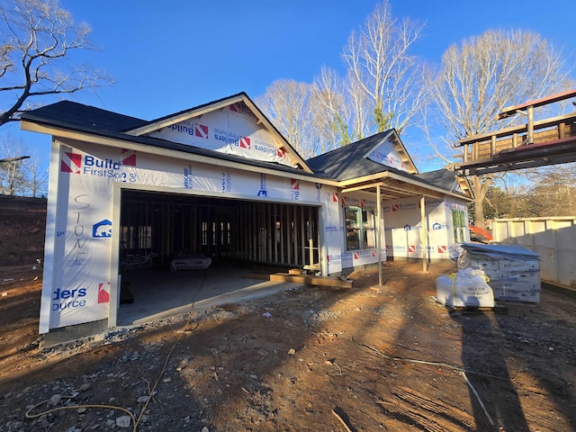 view of front facade featuring a garage