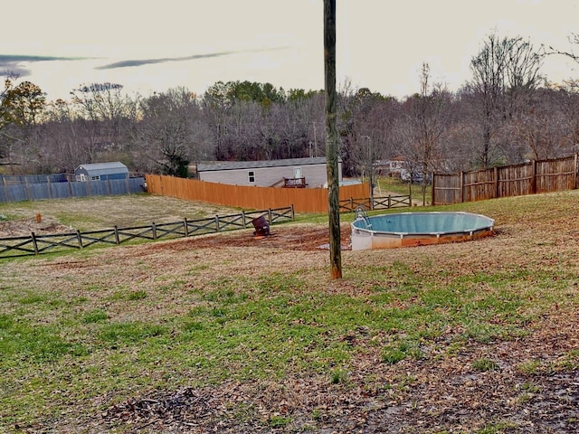 view of yard featuring a fenced in pool