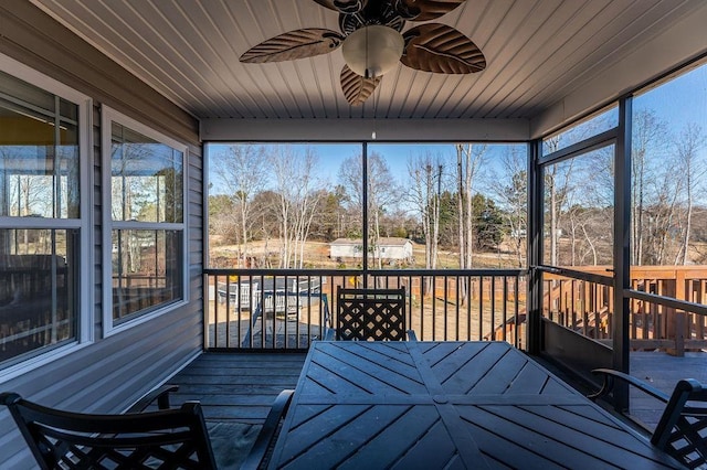 sunroom / solarium featuring ceiling fan