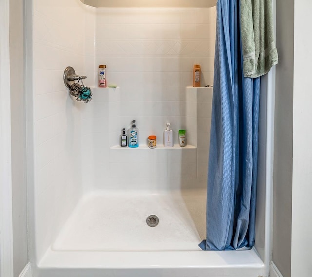 bathroom featuring a shower with curtain