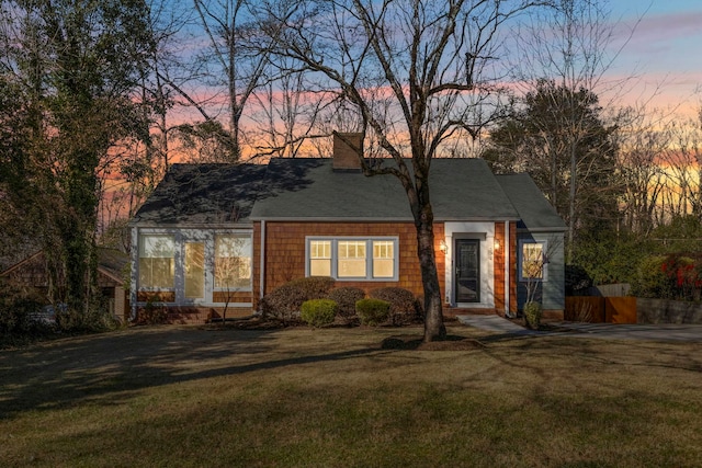 view of front of house featuring a lawn