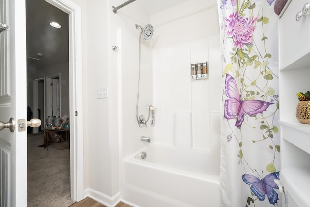 bathroom featuring shower / bath combo