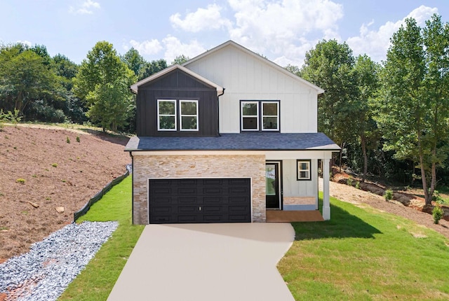 view of front facade featuring a garage and a front yard