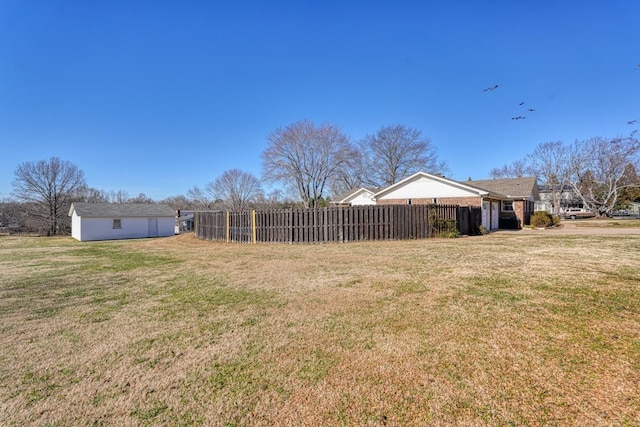 view of yard with an outdoor structure