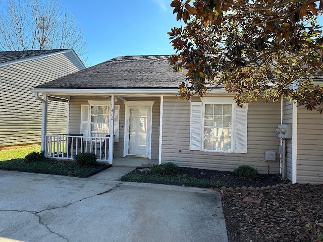 doorway to property with covered porch