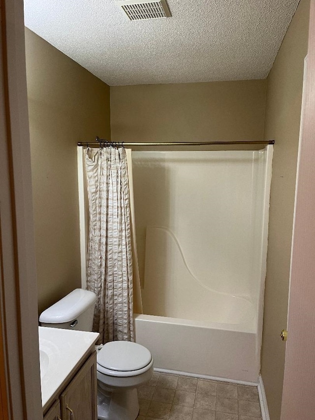 full bathroom featuring shower / bath combo with shower curtain, vanity, a textured ceiling, and toilet