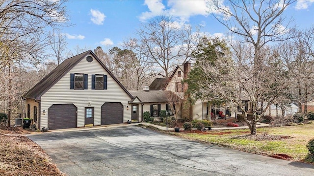 view of front facade featuring a garage