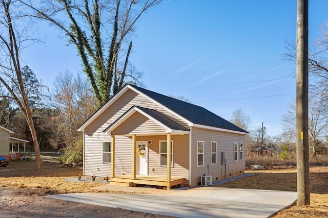 bungalow-style house featuring covered porch