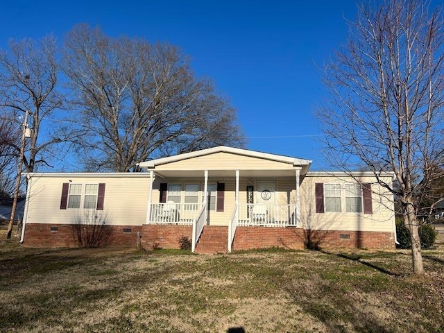 view of front of property featuring a porch and a front lawn