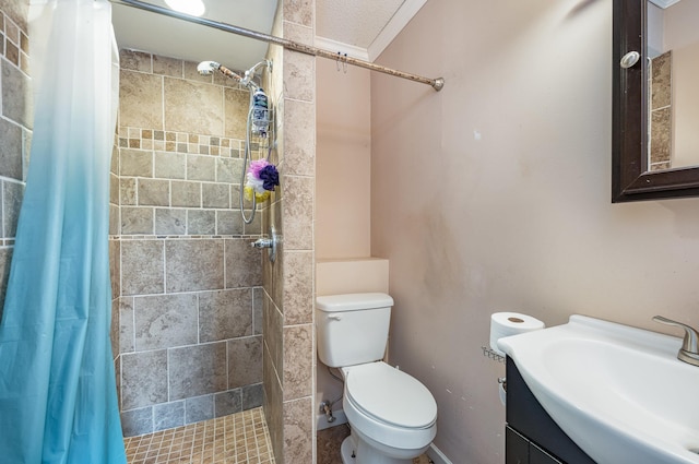 bathroom featuring curtained shower, a textured ceiling, ornamental molding, toilet, and vanity