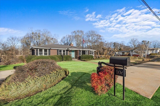 ranch-style house featuring a front lawn