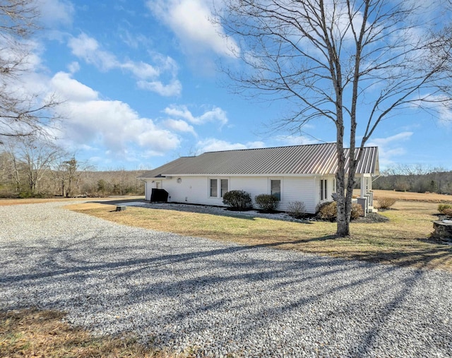 ranch-style home featuring a front yard