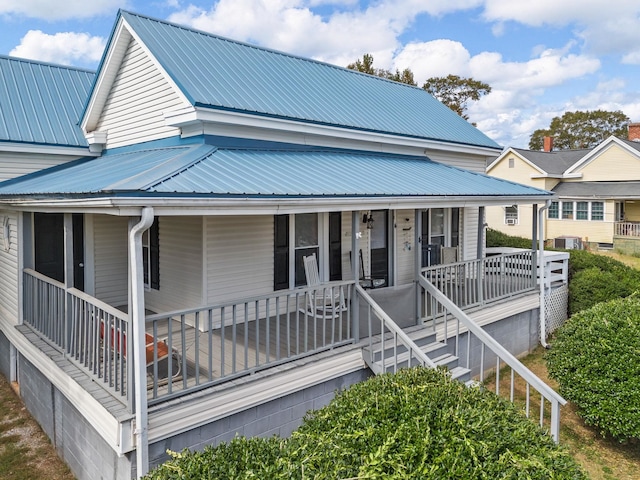 view of front of home with covered porch