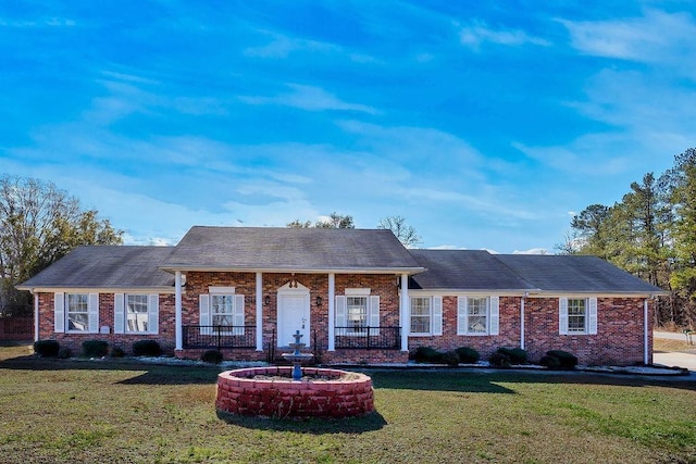 view of front of property with a porch and a front lawn