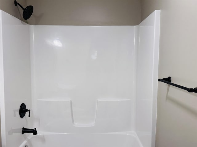 bathroom with washtub / shower combination