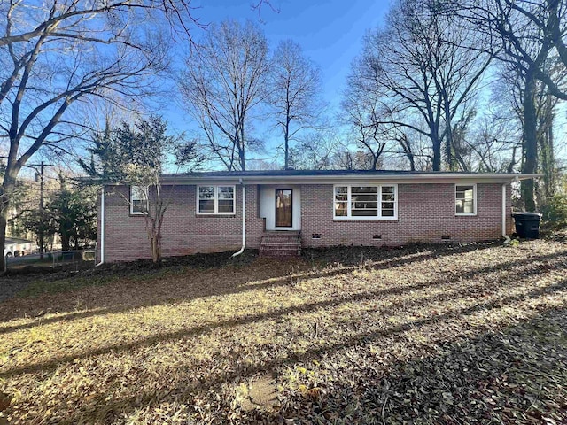 single story home featuring a front lawn