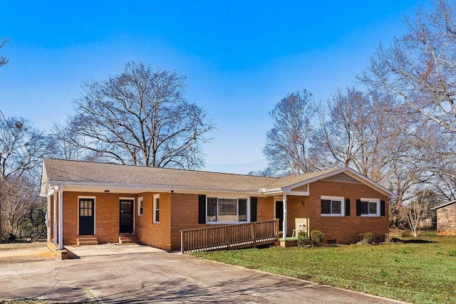 single story home featuring covered porch and a front yard