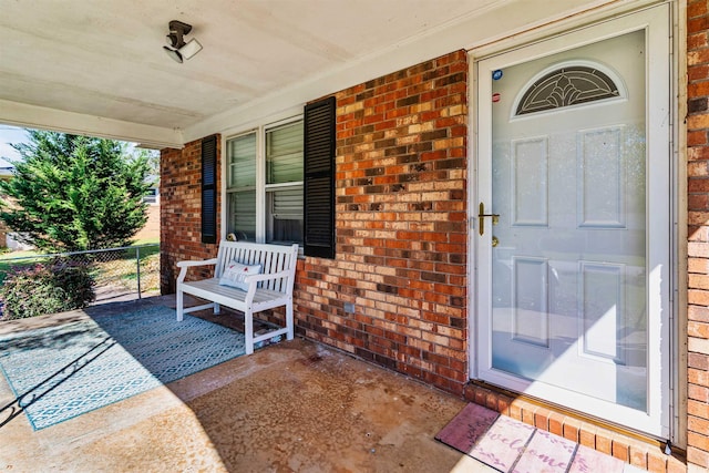 doorway to property featuring covered porch