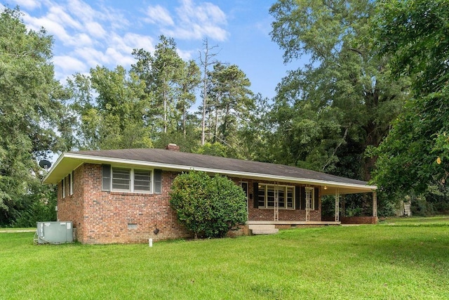 ranch-style house featuring cooling unit and a front yard