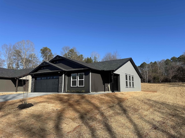 view of front of house featuring a garage