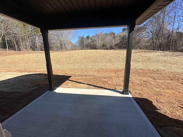 view of yard featuring a patio