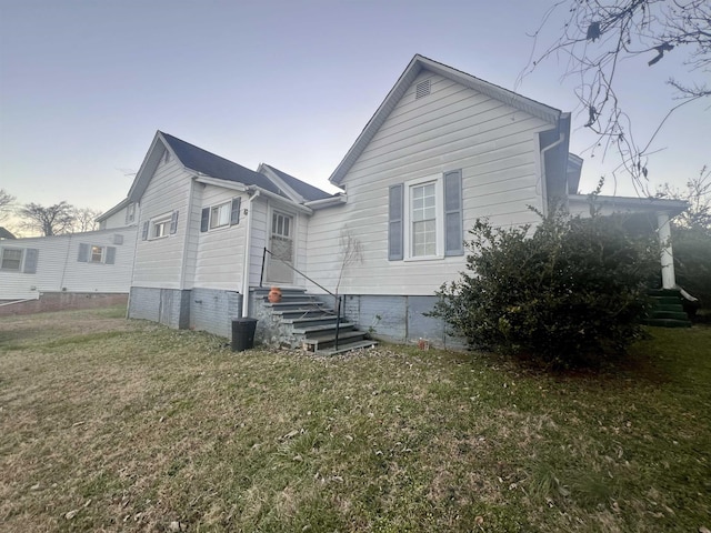 view of front of property with a front yard