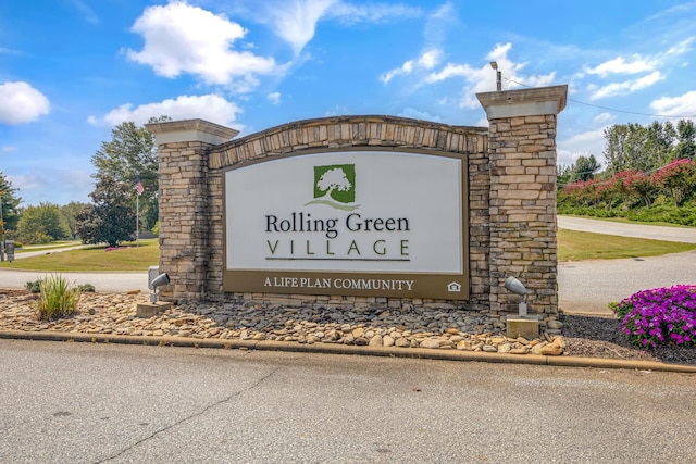 view of community / neighborhood sign