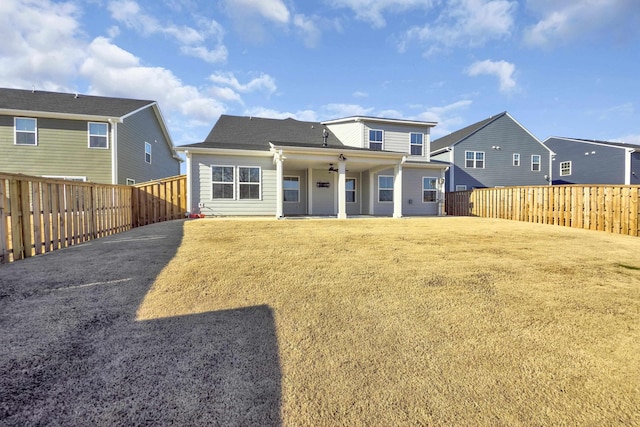 view of front facade featuring a front yard