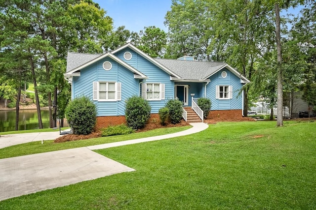 view of front of house with a front lawn