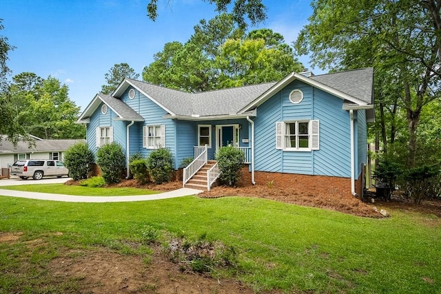 view of front of property featuring a front lawn and a porch