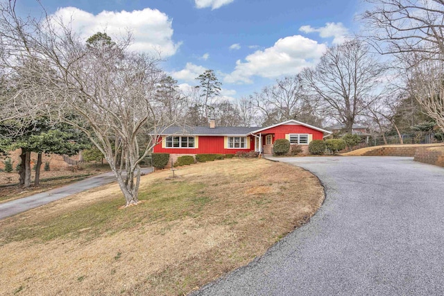 ranch-style home with a front yard