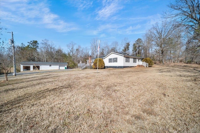 view of front of home with a front lawn