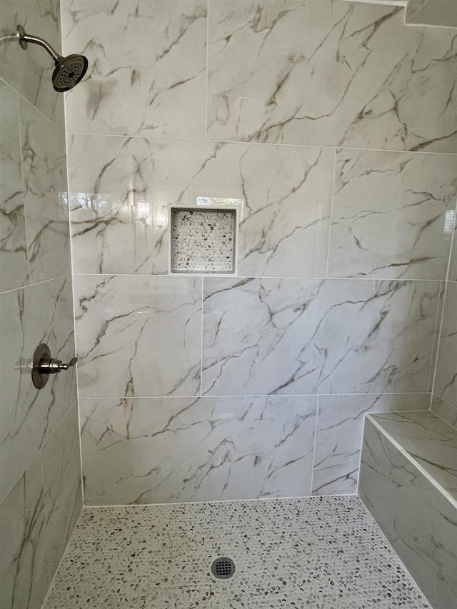 115 Fernbrook Cir, Spartanburg, SC 29307 - full bath featuring a tile shower